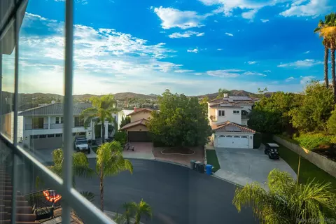 View/Area - 29760 Eagle Point Dr, Canyon Lake, CA 92587 photo 2 of 11