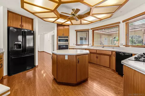 Kitchen - 25090 Oakana, Ramona, CA 92065 photo 2 of 3