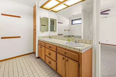 Bath - 25090 Oakana, Ramona, CA 92065 photo 2 of 5