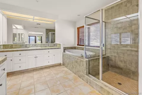 Bath - 25090 Oakana, Ramona, CA 92065 photo 5 of 5