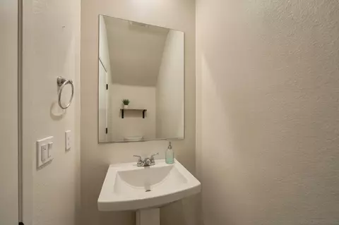 Bath - 35169 Rangpur Ln, Fallbrook, CA 92028 photo 1 of 4