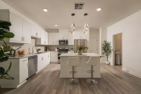 Kitchen - 35169 Rangpur Ln, Fallbrook, CA 92028 photo 2 of 4