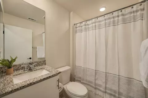 Bath - 35169 Rangpur Ln, Fallbrook, CA 92028 photo 4 of 4