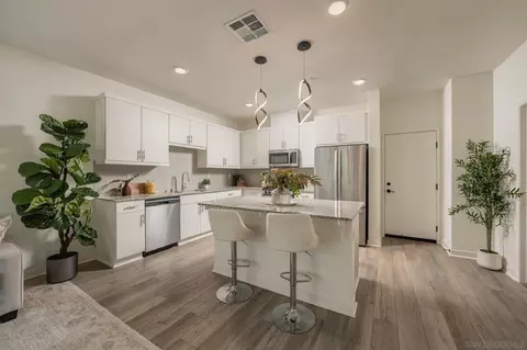 Kitchen - 35169 Rangpur Ln, Fallbrook, CA 92028 photo 4 of 4