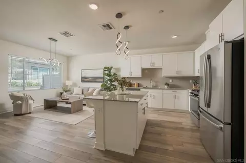 Kitchen - 35169 Rangpur Ln, Fallbrook, CA 92028 photo 3 of 4