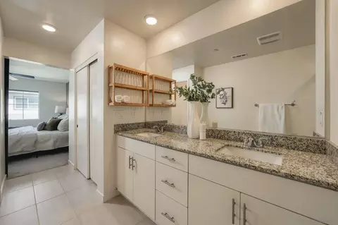 Bath - 35169 Rangpur Ln, Fallbrook, CA 92028 photo 2 of 4