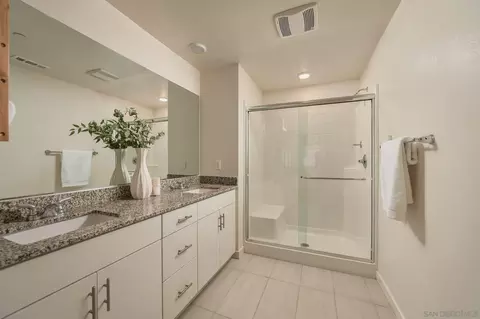 Bath - 35169 Rangpur Ln, Fallbrook, CA 92028 photo 3 of 4
