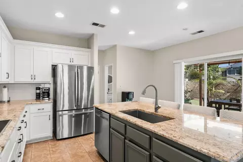 Kitchen - 332 Monte Vis, Oceanside, CA 92057 photo 3 of 4