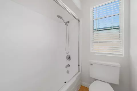 Bath - 155 W Glaucus #C, Encinitas, CA 92024 photo 1 of 1