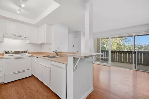 Kitchen - 155 W Glaucus #C, Encinitas, CA 92024 photo 1 of 3