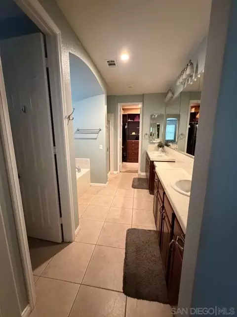 Entry Way - 2327 Clearcrest Ln, Fallbrook, CA 92028 photo 5 of 6