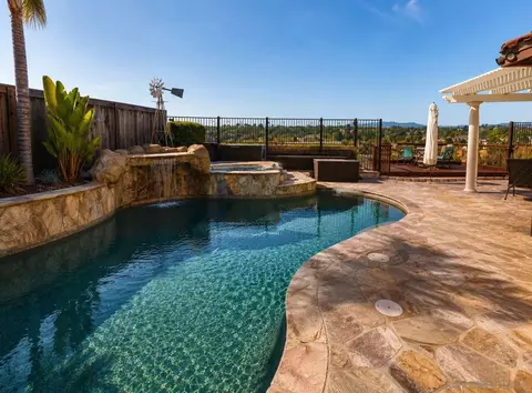 Exterior - 2327 Clearcrest Ln, Fallbrook, CA 92028 photo 4 of 7