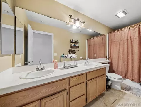 Bath - 2062 Pleasant Waters Ct, Spring Valley, CA 91977 photo 4 of 4