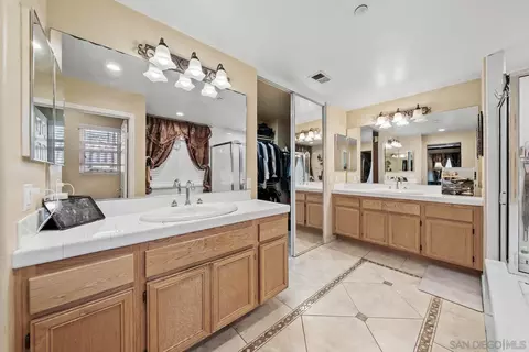 Bath - 2062 Pleasant Waters Ct, Spring Valley, CA 91977 photo 2 of 4