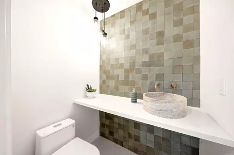 Bath - 2073 Willow Gln, Fallbrook, CA 92028 photo 1 of 6