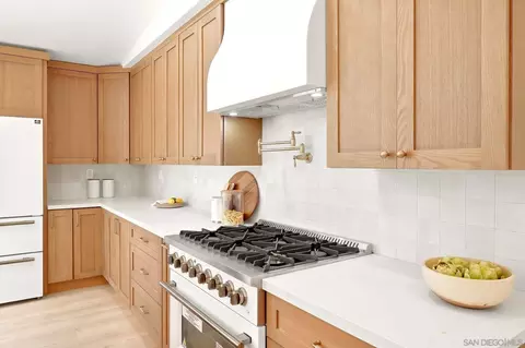 Kitchen - 2073 Willow Gln, Fallbrook, CA 92028 photo 5 of 7