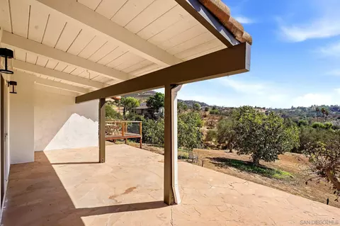 Exterior - 2073 Willow Gln, Fallbrook, CA 92028 photo 4 of 9