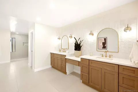 Bath - 2073 Willow Gln, Fallbrook, CA 92028 photo 2 of 6