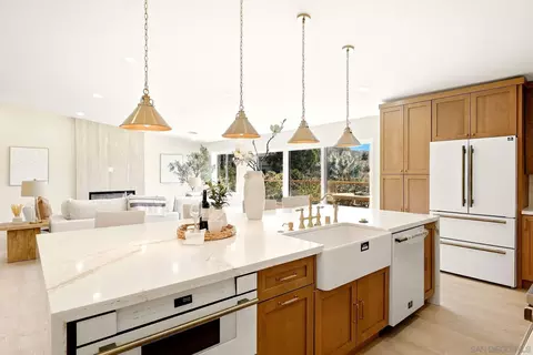 Kitchen - 2073 Willow Gln, Fallbrook, CA 92028 photo 3 of 7