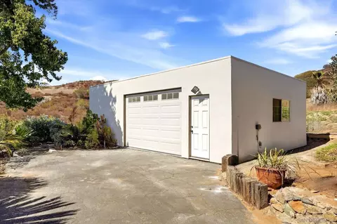 Exterior - 2073 Willow Gln, Fallbrook, CA 92028 photo 9 of 9