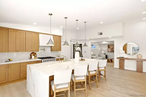 Kitchen - 2073 Willow Gln, Fallbrook, CA 92028 photo 6 of 7