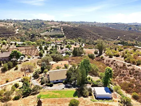 View/Area - 2073 Willow Gln, Fallbrook, CA 92028 photo 2 of 3