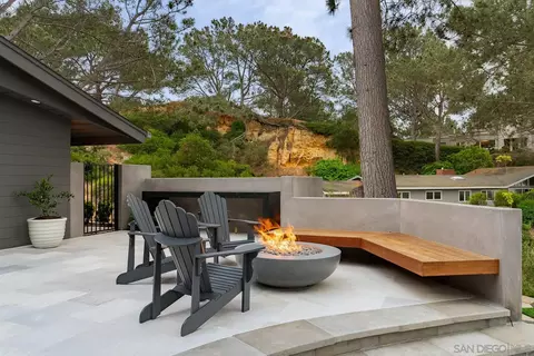 Exterior - 390 Hidden Pines Rd, Del Mar, CA 92014 photo 6 of 15