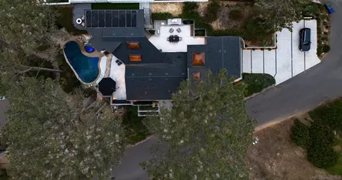 View/Area - 390 Hidden Pines Rd, Del Mar, CA 92014 photo 2 of 2