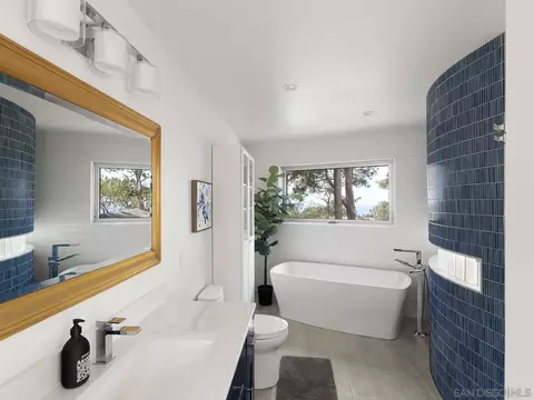 Bath - 390 Hidden Pines Rd, Del Mar, CA 92014 photo 2 of 6