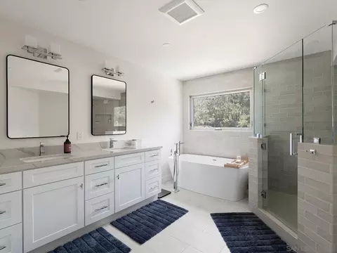 Bath - 390 Hidden Pines Rd, Del Mar, CA 92014 photo 1 of 6