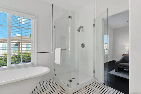 Bath - 4350 Milano Way, Oceanside, CA 92057 photo 5 of 6