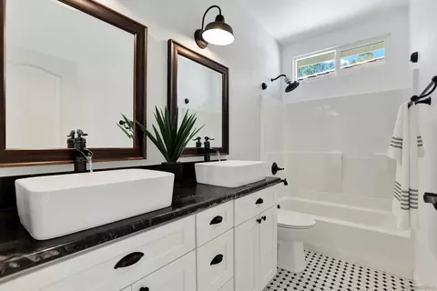Bath - 4350 Milano Way, Oceanside, CA 92057 photo 6 of 6