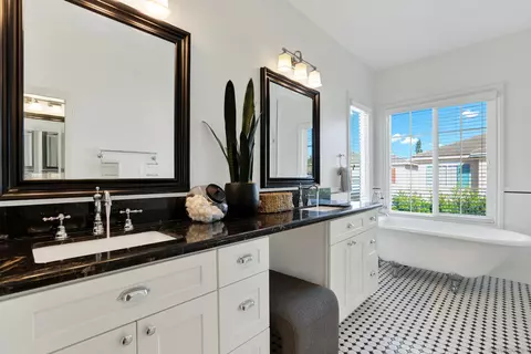 Bath - 4350 Milano Way, Oceanside, CA 92057 photo 2 of 6