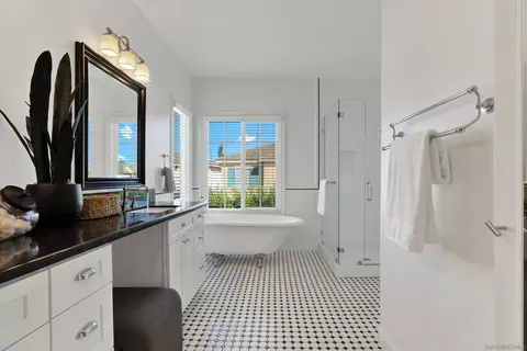 Bath - 4350 Milano Way, Oceanside, CA 92057 photo 3 of 6