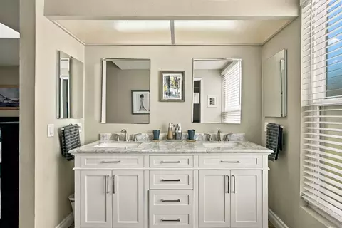Bath - 17824 Villamoura Dr, Poway, CA 92064 photo 2 of 6