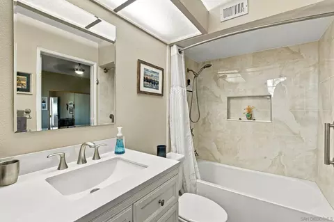 Bath - 17824 Villamoura Dr, Poway, CA 92064 photo 4 of 6