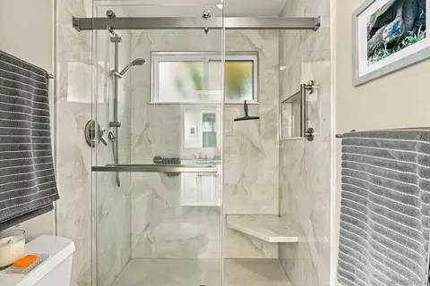 Bath - 17824 Villamoura Dr, Poway, CA 92064 photo 3 of 6