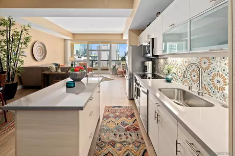 350 W Ash St #809, San Diego, CA 92101
