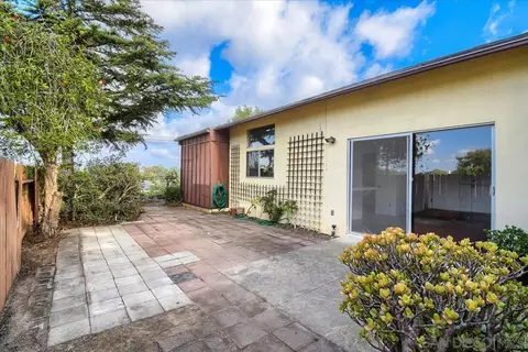 Exterior - 8384 Sugarman Dr, La Jolla, CA 92037 photo 6 of 7