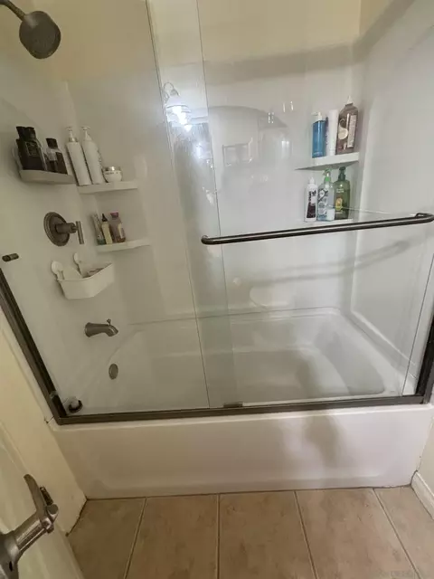 Bath - 150 Chambers #2, El Cajon, CA 92020 photo 1 of 2