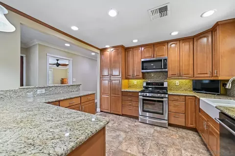 Kitchen - 950 Spinel, El Cajon, CA 92021 photo 2 of 4