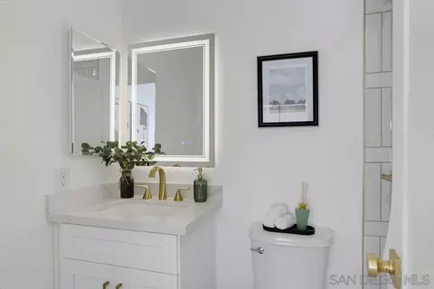 Bath - 319 Volney Ln, Encinitas, CA 92024 photo 3 of 3