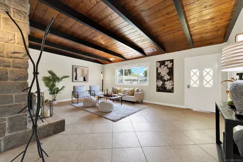 Living - 14382 Poway Rd, Poway, CA 92064 photo 2 of 5