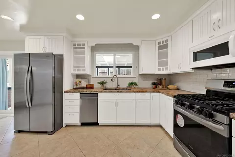 Kitchen - 14382 Poway Rd, Poway, CA 92064 photo 3 of 3