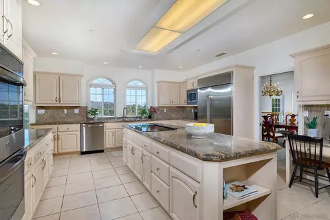 Kitchen - 18151 Old Coach Rd, Poway, CA 92064 photo 2 of 4