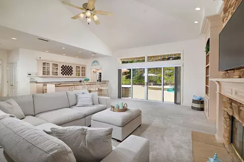 Living - 18151 Old Coach Rd, Poway, CA 92064 photo 5 of 5