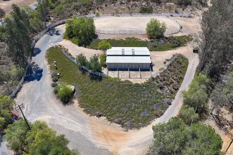 Exterior - 18151 Old Coach Rd, Poway, CA 92064 photo 14 of 15