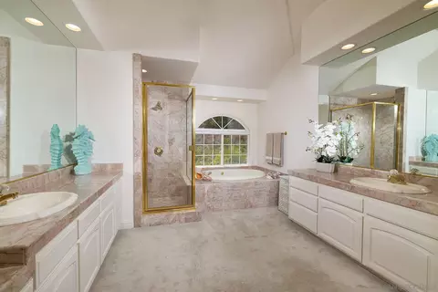 Bath - 18151 Old Coach Rd, Poway, CA 92064 photo 3 of 6