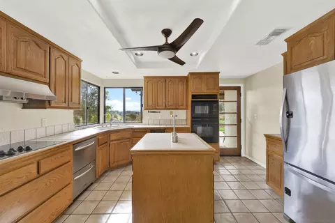 Kitchen - 20119 Para Siempre Vis, Ramona, CA 92065 photo 4 of 5