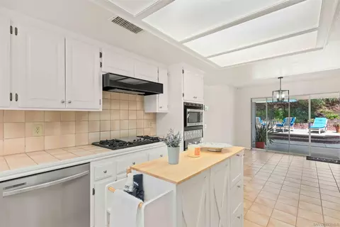 Kitchen - 1474 Via Encinos, Fallbrook, CA 92028 photo 3 of 3
